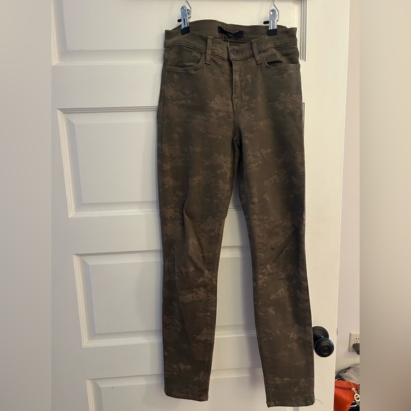J Brand Army Print Skinny Jeans, Size 24. - Picture 1 of 4